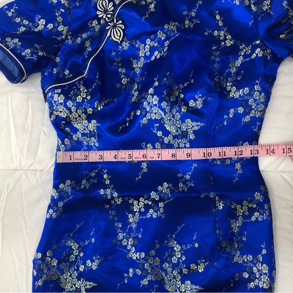 Traditional Chinese Dress - Picture 4 of 8